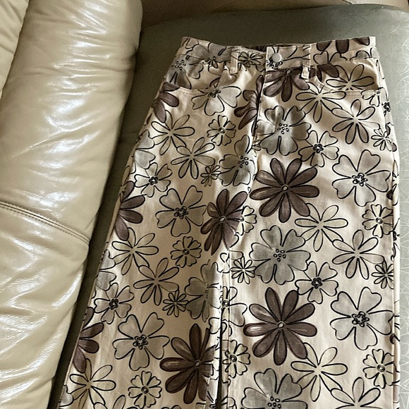 Stylish colorful flower print pants. - Picture 1 of 2